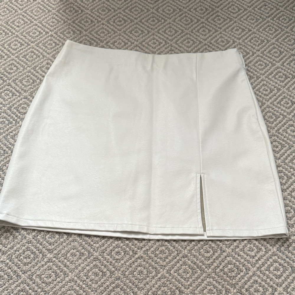 Le Lis Cream Faux leather Mini Skirt